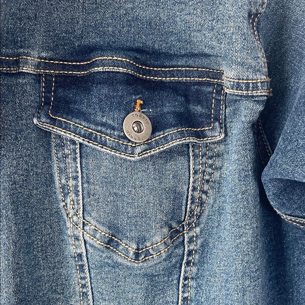 Torrid Classic Blue Jean Jacket 98%cotton - Picture 6 of 13